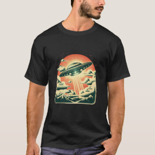 Retro Flying Saucer UFO Over Mountains Pulp Pop St T-Shirt
