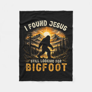 Retro found jesus looking for bigfoot men women fleece blanket