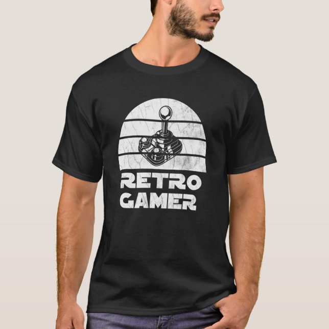 Retro gamer with joystick and sunset T-Shirt (Front)
