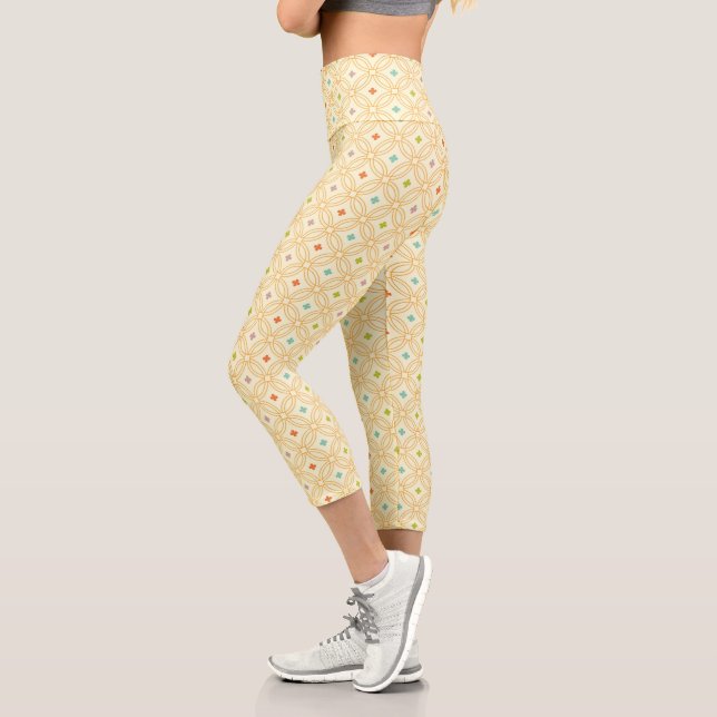 Retro Geometric Interlocking Circle Pattern Capri Leggings (Left)