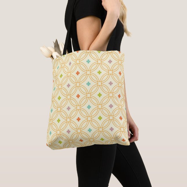 Retro Geometric Interlocking Circle Pattern Tote Bag (Close Up)