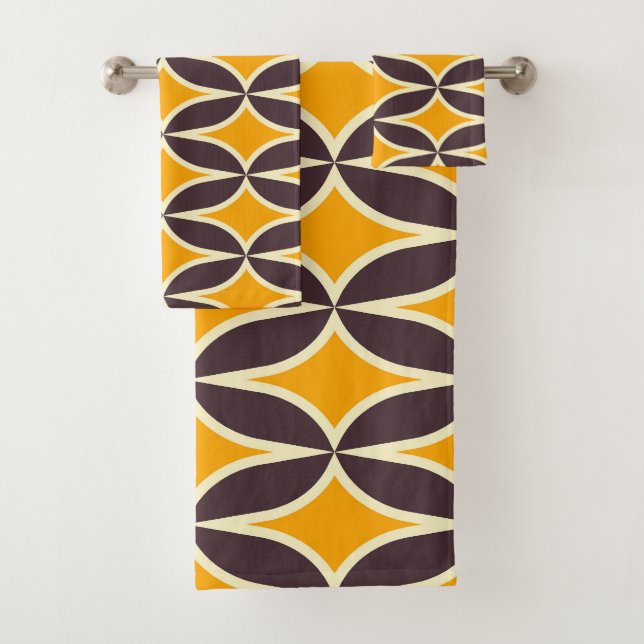 Retro geometric pattern yellow and brown leaf bath towel set (Insitu)