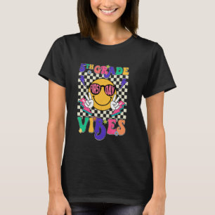 Retro Groovy 5th Grade Vibes Smile Team Back To Sc T-Shirt