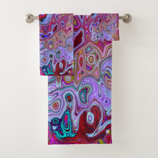 Retro Groovy Abstract Lavender and Magenta Swirl Bath Towel Set (Insitu)