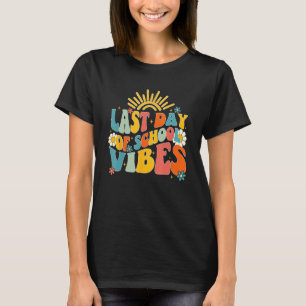 Retro Groovy Last Day Of School Vibes Teacher Stud T-Shirt
