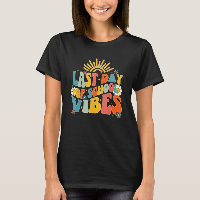 Retro Groovy Last Day Of School Vibes Teacher Stud T-Shirt (Front)