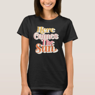 Retro Here Comes The Sun Cute 70's Beach Vacation T-Shirt