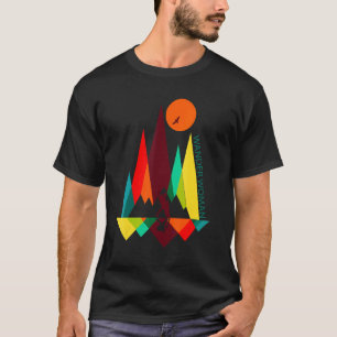 Retro Hiking Mountain Wander Woman Adventure Campi T-Shirt