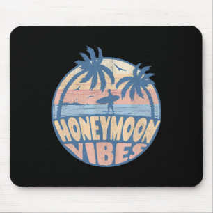 Retro Honeymoon Vibes New Wedding Bride Groom Vaca Mouse Pad