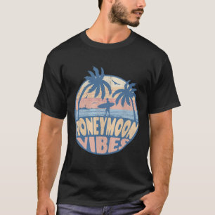 Retro Honeymoon Vibes New Wedding Bride Groom Vaca T-Shirt