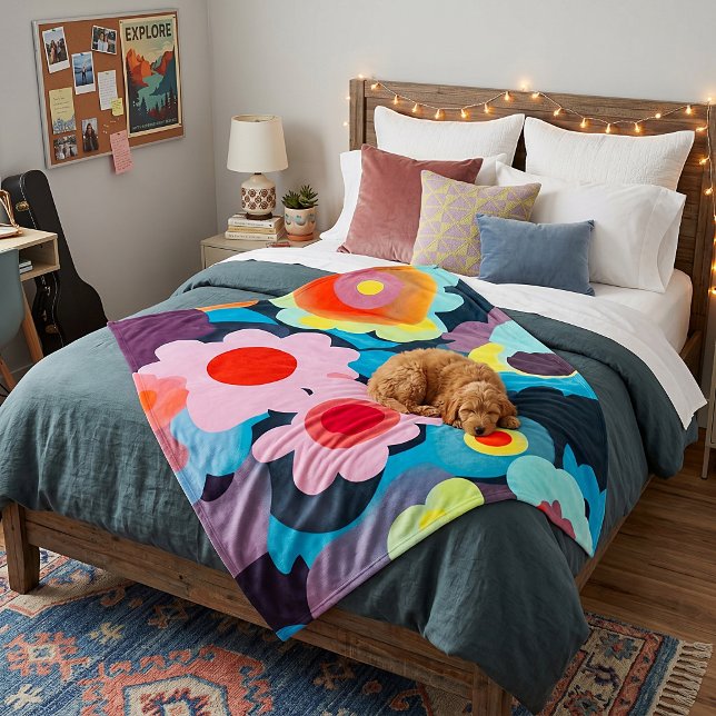 Retro mod flowers fleece blanket (Creator Uploaded)
