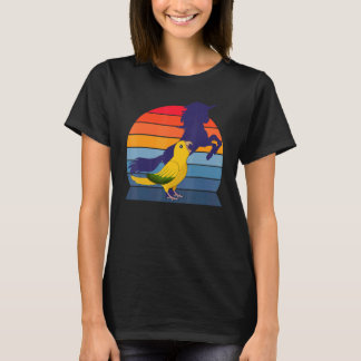 Retro Parrot I Unicorn I Screaming Queen of Bavari T-Shirt
