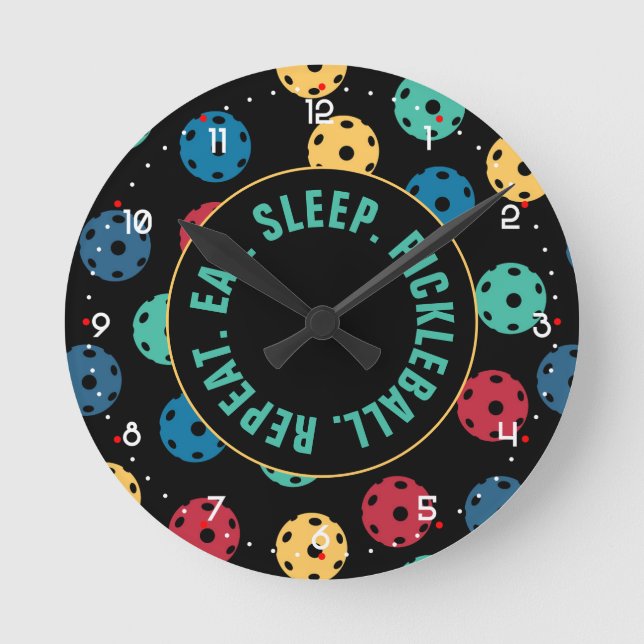 😍 Retro Pickleballs / black with numbers Round Cl Round Clock (Front)