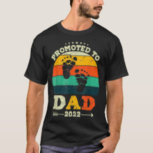 Retro Promoted To Dad Est 2022 First time Dad T-Shirt