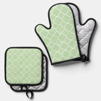 Retro Quatrefoil Background Oven Mitt & Pot Holder Set
