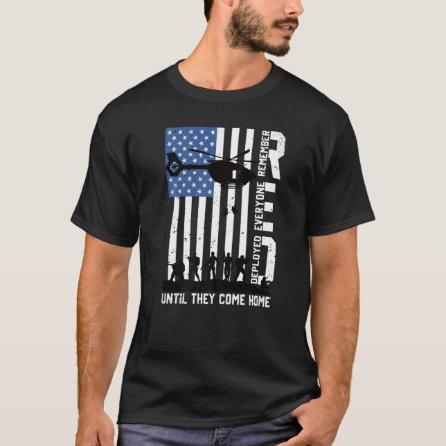 Retro Remember Everyone Veteran US Flag Deployed R T-Shirt (Front)