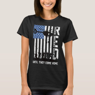 Retro Remember Everyone Veteran US Flag Deployed R T-Shirt