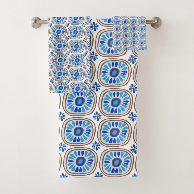 Retro Round Daisy Tile Pattern Blue White Bath Towel Set (Insitu)
