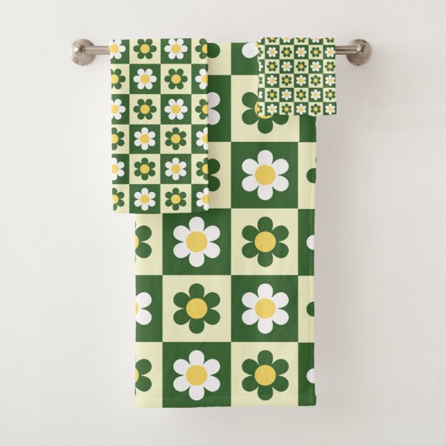Retro Sage Green and Cream Daisy Checkerboard  Bath Towel Set (Insitu)