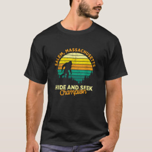 Retro Salem Massachusetts Big foot Souvenir T-Shirt