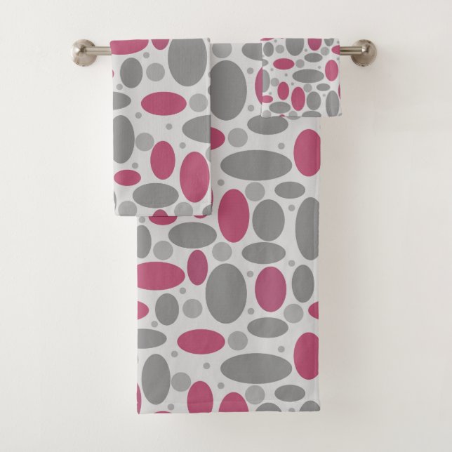 retro, sixties, polka dots, grey and pink bath towel set (Insitu)