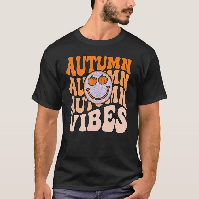 Retro Smile Face Fall Vibes Pumpkin Autumn Thanksg T-Shirt (Front)