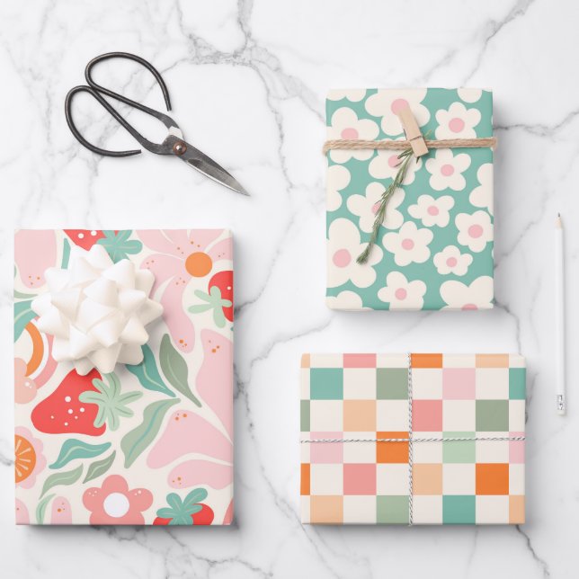 Retro strawberry  wrapping paper sheet (Front)