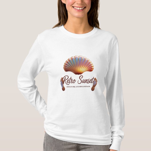 Retro Sunset Shell Walk – Beach Nostalgia Long  T-Shirt (Front)