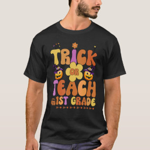 Retro Trick Or Teach Ghost 1st grade Teacher Hallo T-Shirt