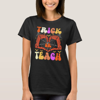 Retro Trick Or Teach Skeleton Hand Teacher Hallowe T-Shirt