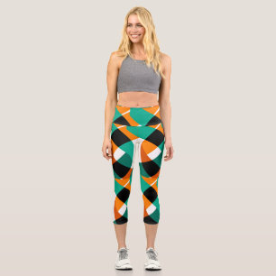 Retro Wallpaper: Vintage Design Capri Leggings