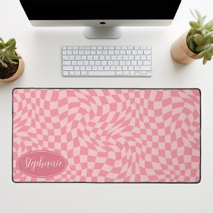 Retro Wave: Modern Wavy Pink Chequerboard Pattern Desk Mat