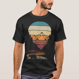 Retro Wildlife Animal Bear Hiking Trees Mountains  T-Shirt