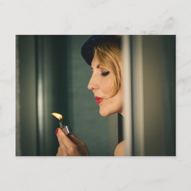 Retro woman smoking postcard (Front)