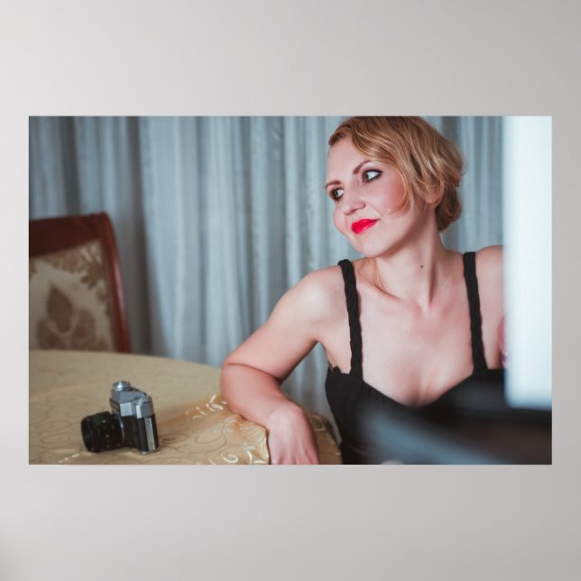 Retro woman with camera poster (Front)