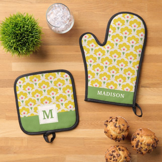 Retro Yellow Flower Garden Pattern Oven Mitt & Pot Holder Set (Top Down)