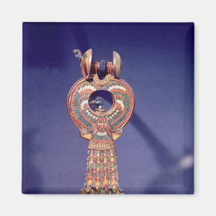 Right earring from a pair earrings with a magnet