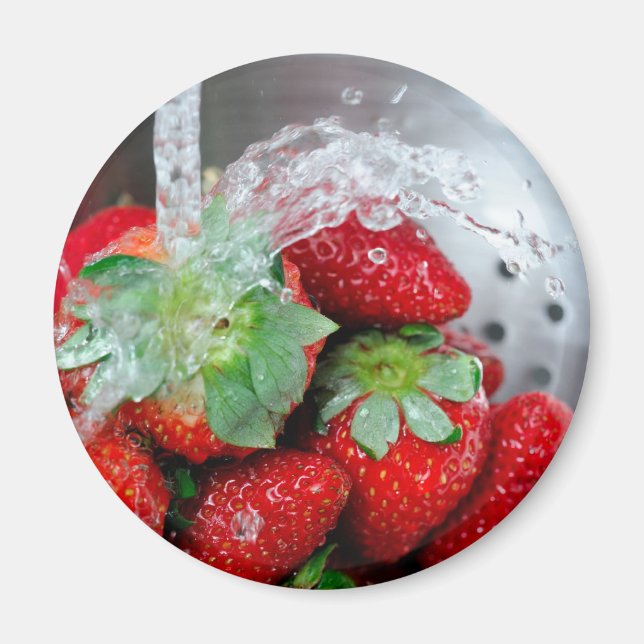 Rinsing Strawberry With Water Magnet (Front)