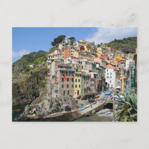 Riomaggiore village in Cinque Terre, Italy Postcard