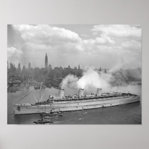 RMS Queen Mary Arriving In New York Harbour Poster