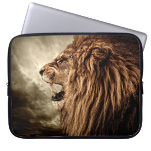 Roaring Lion: Majestic Vintage Art. Laptop Sleeve