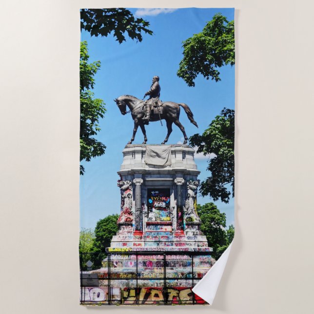 Robert E. Lee Statue Beach Towel (Front)