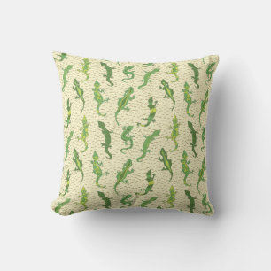 Rock Climbing Geckos on yellow - seamless pattern. Cushion