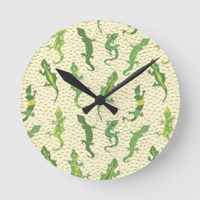 Rock Climbing Geckos on yellow - seamless pattern. Round Clock (Front)
