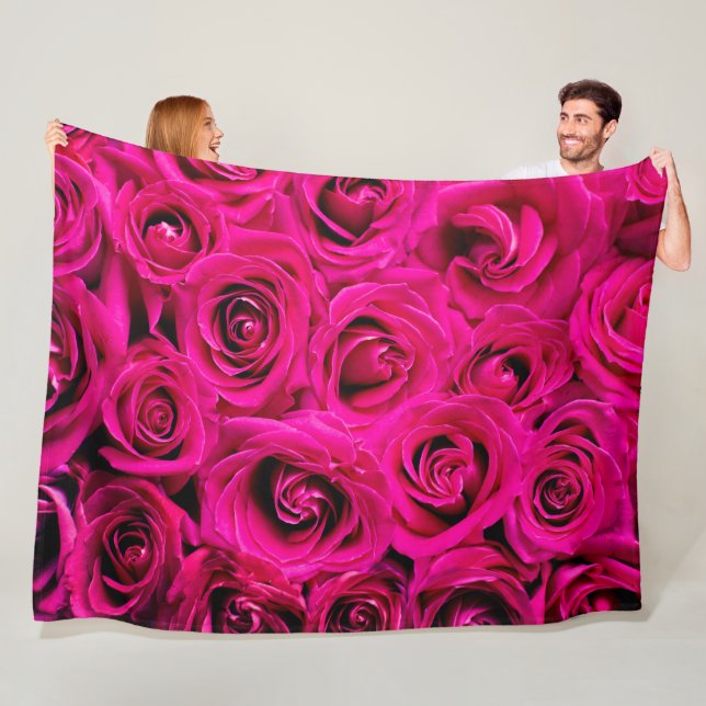 ROSES EVERYWHERE FLEECE BLANKET (In Situ)