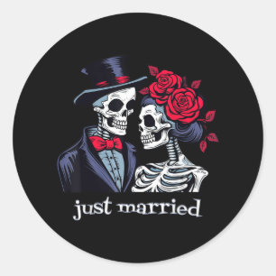 Roses Skeleton Bride &amp; Groom, Just Married Elo Classic Round Sticker