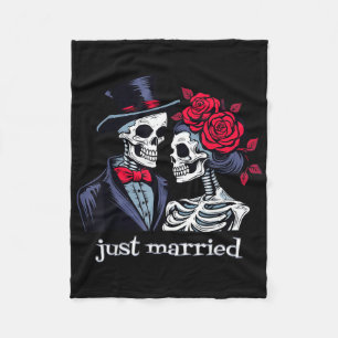 Roses Skeleton Bride &amp; Groom, Just Married Elo Fleece Blanket