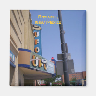 Roswell UFO Museum (w/words) magnet