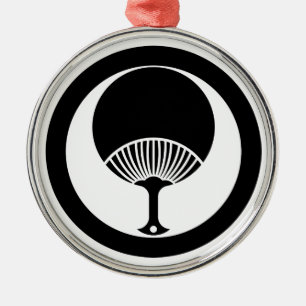 Round fan in circle metal tree decoration