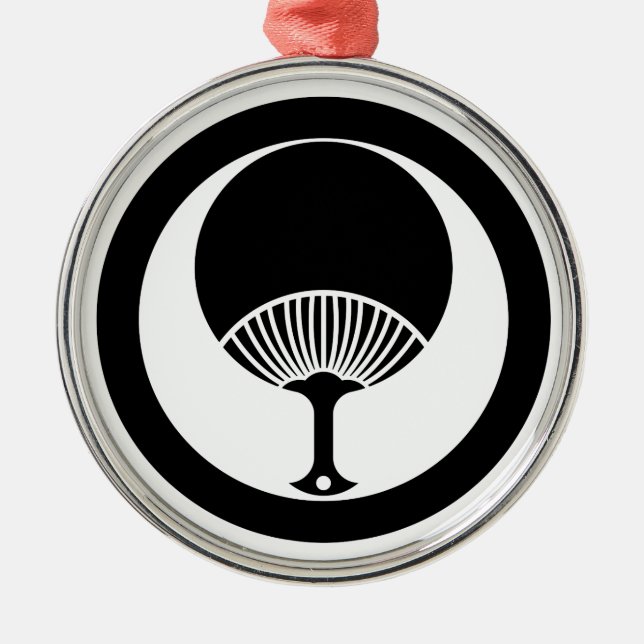Round fan in circle metal tree decoration (Front)